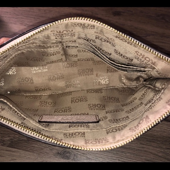 Michael Kors Wristlet - Light Pink - Picture 3 of 6